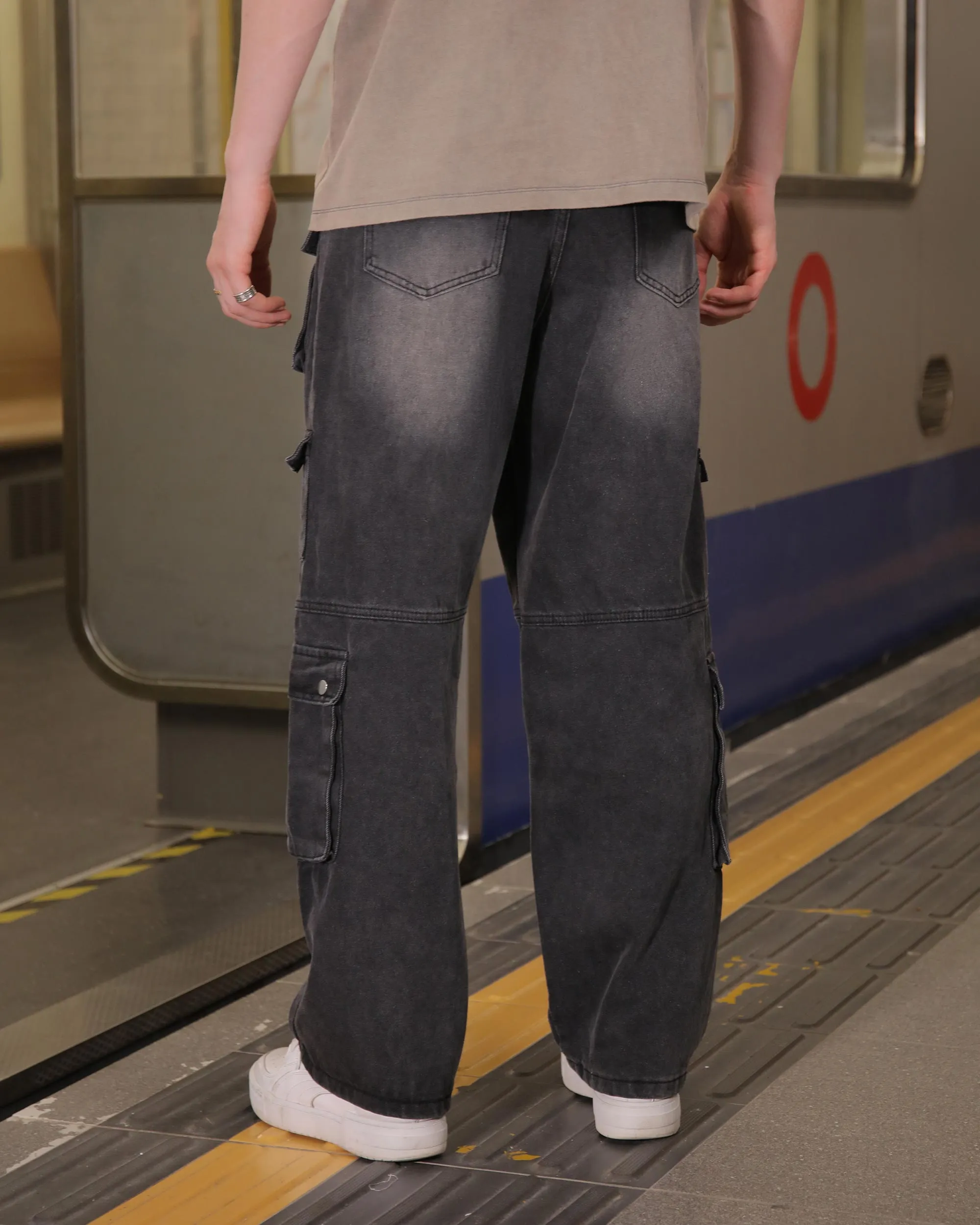 Fashionably Distressed Black Baggy Jeans with Multiple Pockets-Mexico Local Delivery