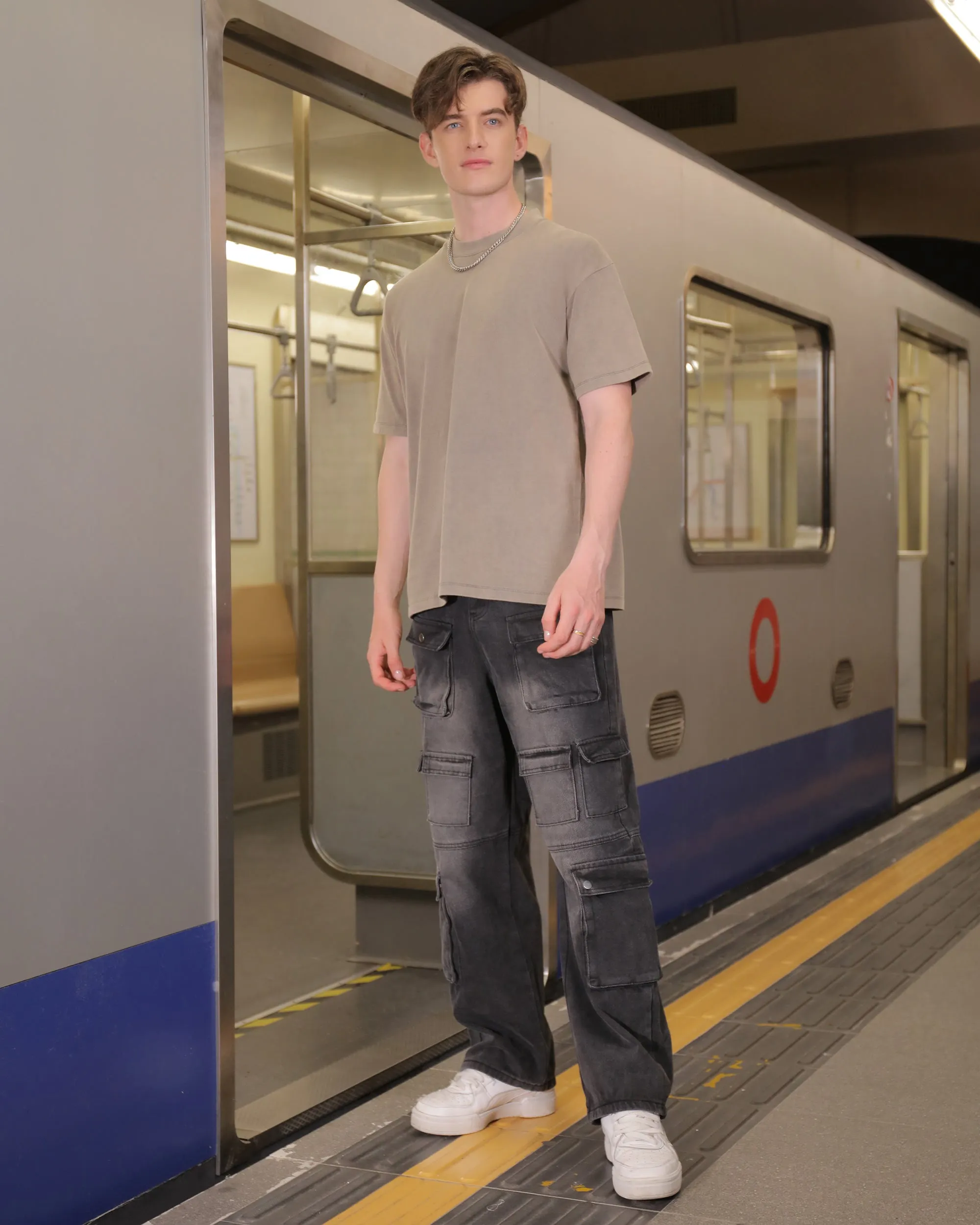 Fashionably Distressed Black Baggy Jeans with Multiple Pockets-Mexico Local Delivery