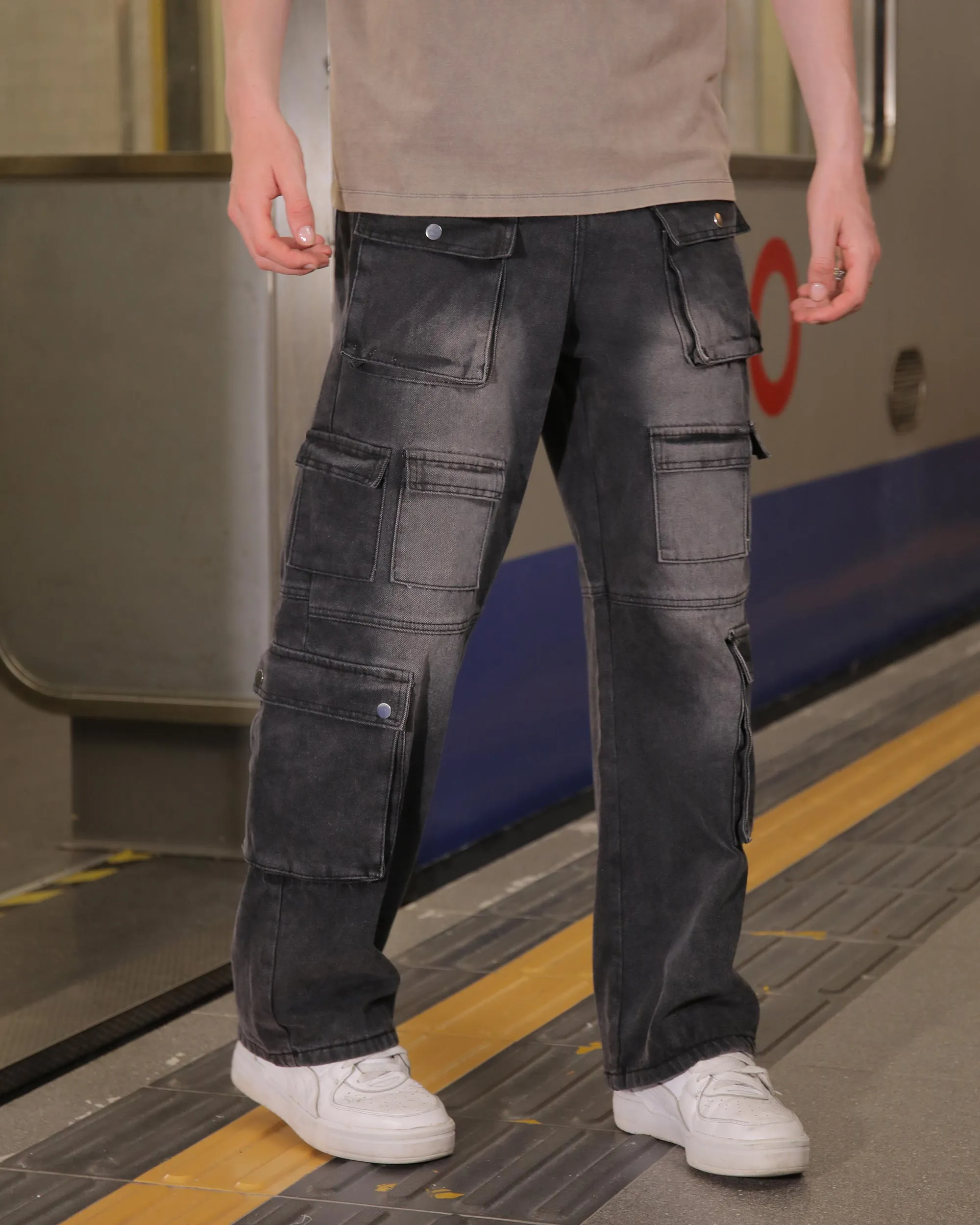Fashionably Distressed Black Baggy Jeans with Multiple Pockets-Mexico Local Delivery
