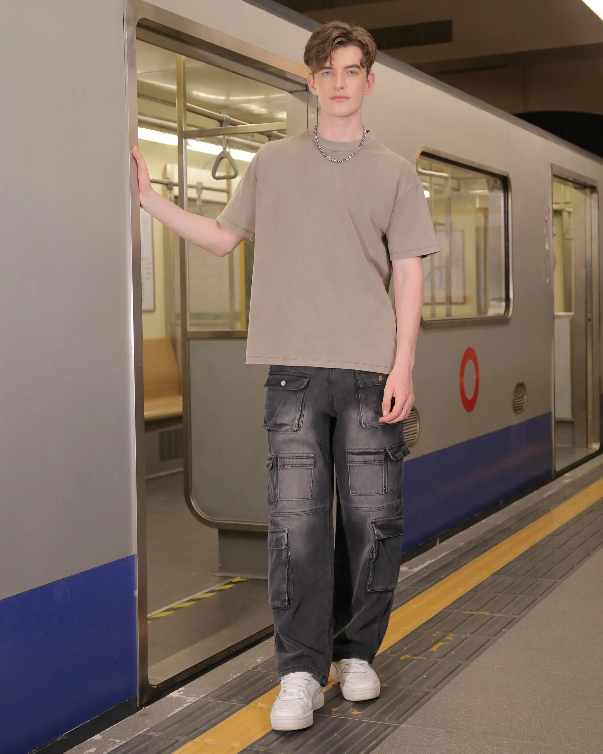 Fashionably Distressed Black Baggy Jeans with Multiple Pockets-Mexico Local Delivery